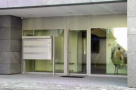 Eingangsfront mit Briefkasten